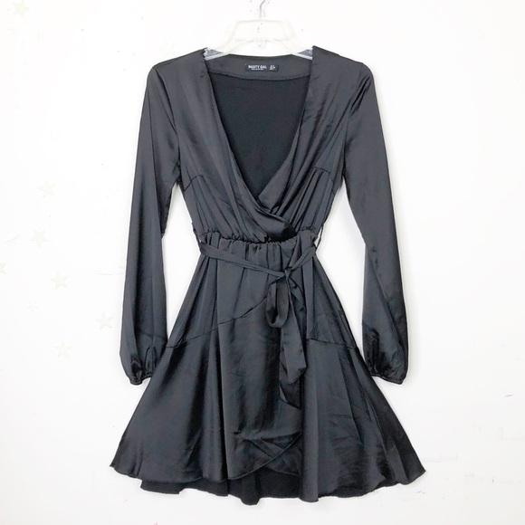 NASTY Gal Collection touch & go satin dress - Picture 3 of 13
